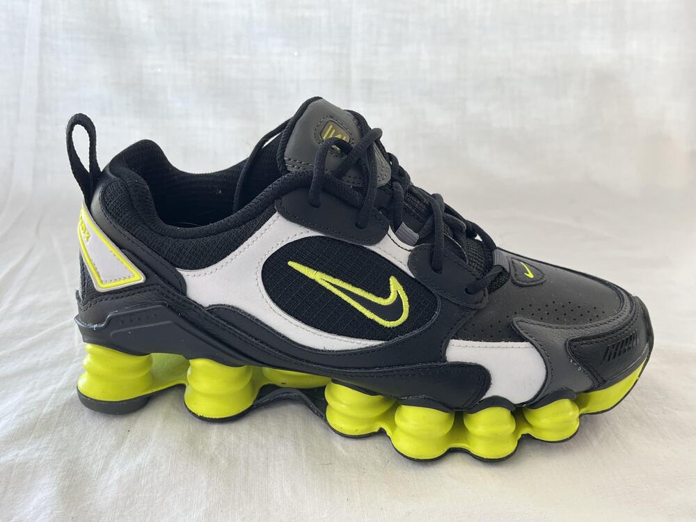 Nike Shox TL Nova Running Shoes Womens 7.5 Black Volt Mesh Low Top Sneakers